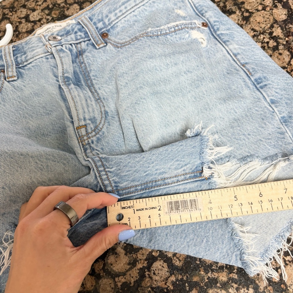 Abercrombie & Fitch The Baggy Shorts Low Rise Blue Denim Size 27/4 - Picture 6 of 6